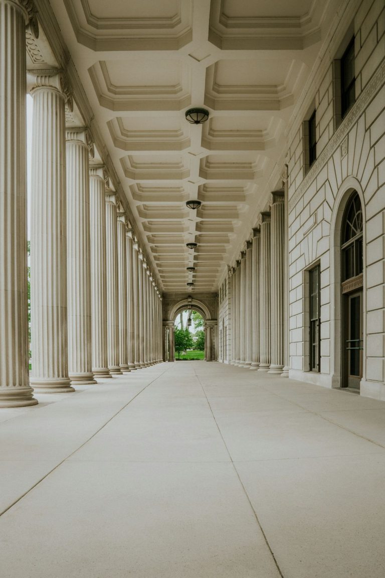 Where to Stay When Attending Luxury Events: Hotels vs. Private Estates